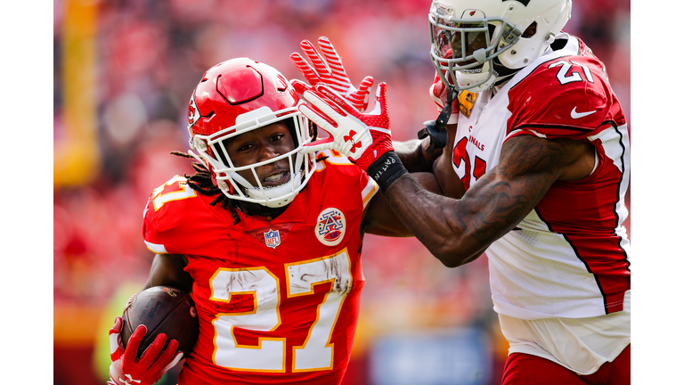 Arizona Cardinals v Kansas City Chiefs KANSAS CITY, MO - NOVEMBER 11: Kareem Hunt #27 of the Kansas City Chiefs tries to fight off a tackle from Patrick Peterson #21 of the Arizona Cardinals during the first half of the game at Arrowhead Stadium on November 11, 2018 in Kansas City, Missouri. (Photo by David Eulitt/Getty Images)