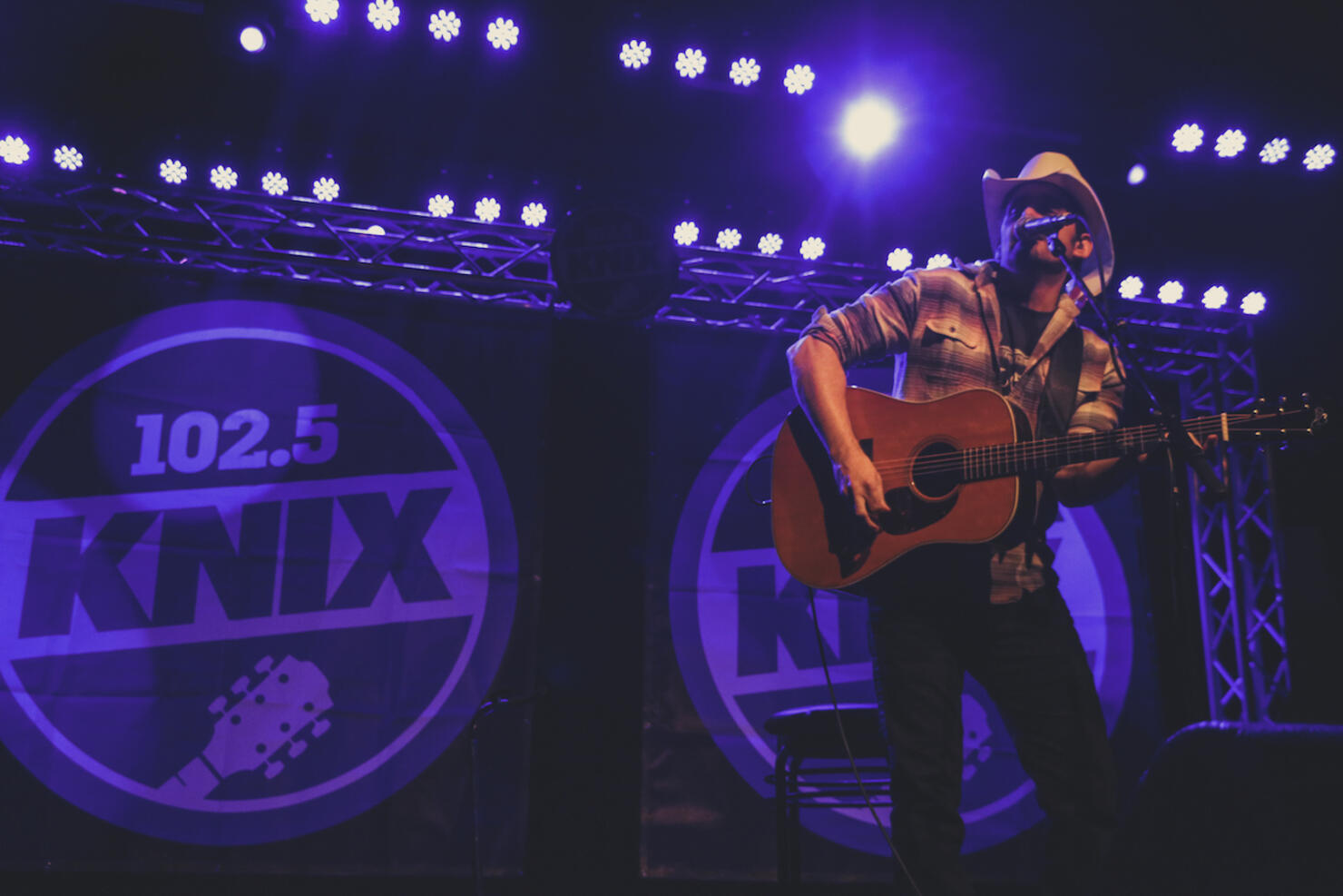 Brad Paisley Revealed As 7th KNIX Secret Show Artist