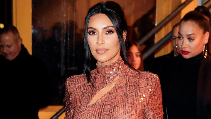 Kim Kardashian Called Out For Having 'Six Toes' In Bizarre Photo ...