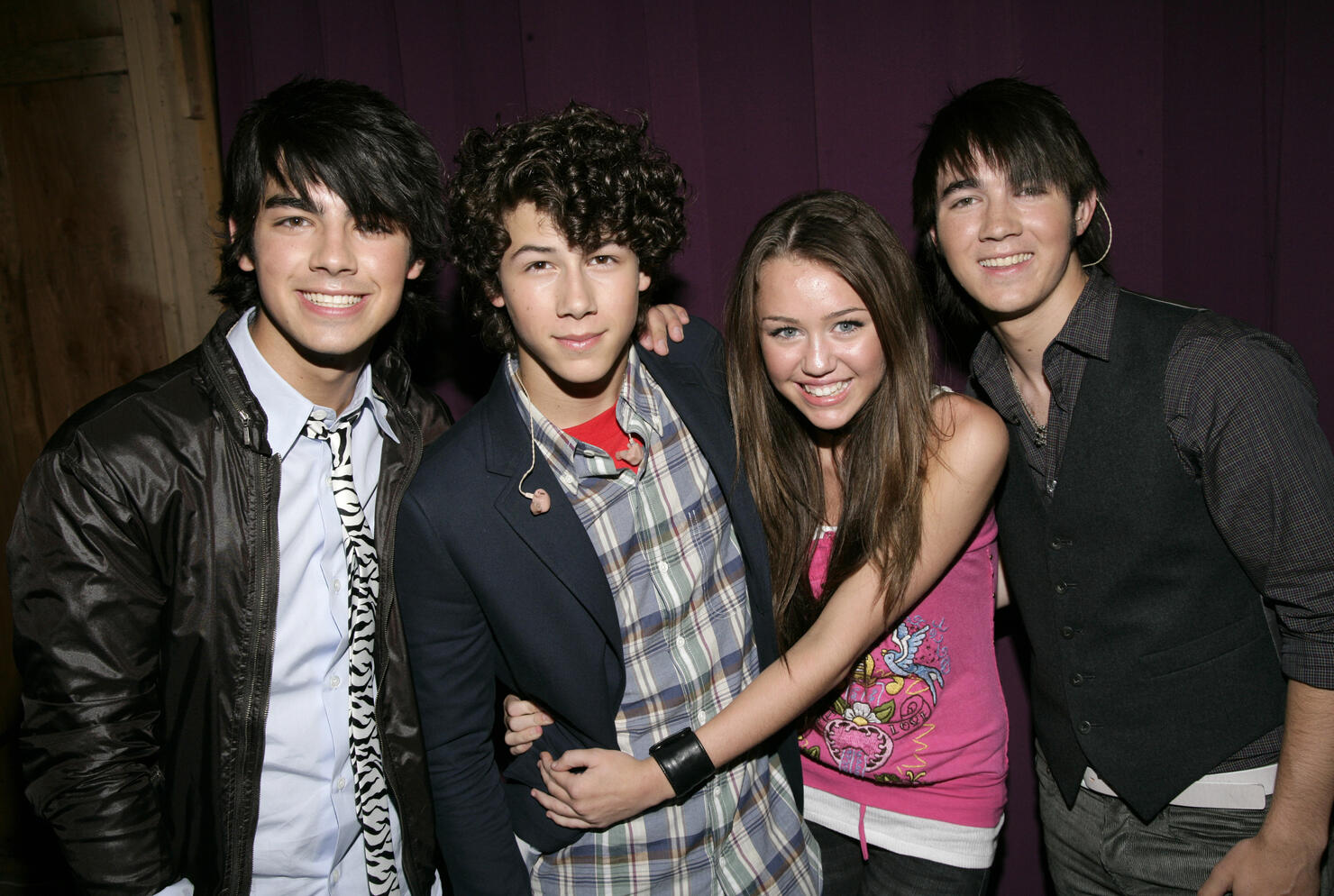 Jonas Brothers Perform Miley Cyrus Duet 'Before the Storm' on