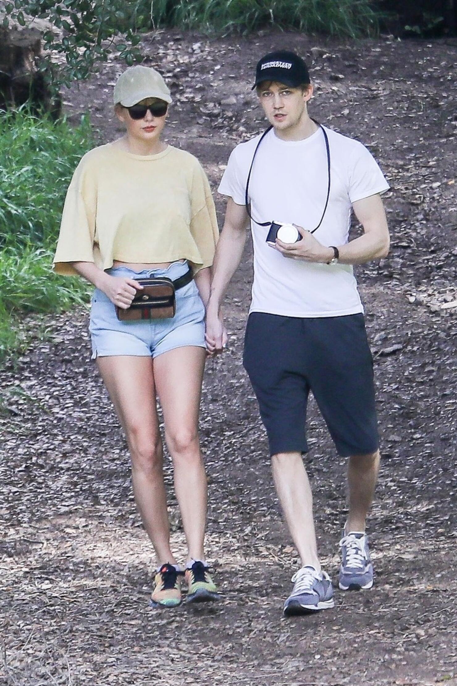 Taylor Swift At the Franklin Canyon Park Trail March 4, 2019