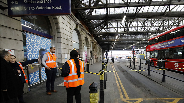 Security personel stand guard outside a police cordon at Waterloo Station, central London on March 5, 2019, following a report of a suspicious package at the station. - Three small improvised explosive devices were found at buildings at Heathrow Airport, London City Airport and Waterloo train station in what the Metropolitan Police Counter Terrorism Command said was being treated as a 'linked series'.