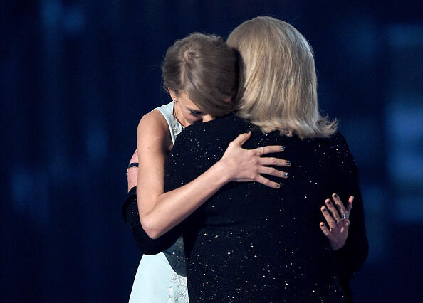 Taylor Swift's Mom's Cancer Has Returned  - Thumbnail Image