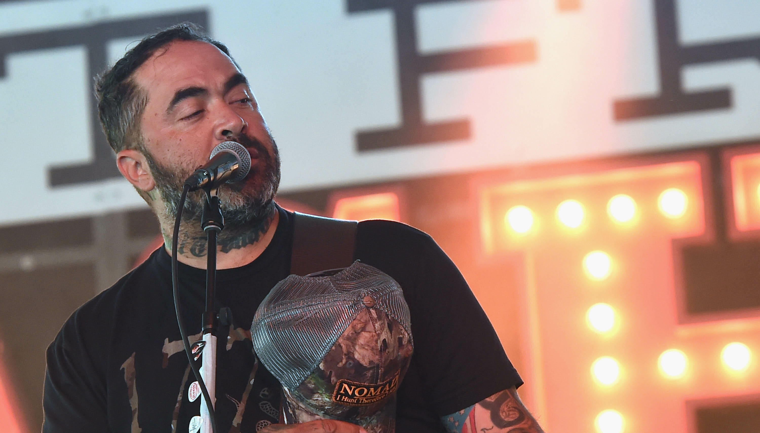 Aaron Lewis Ends Another Concert Early: "Shut the F--k Up or I'm Done