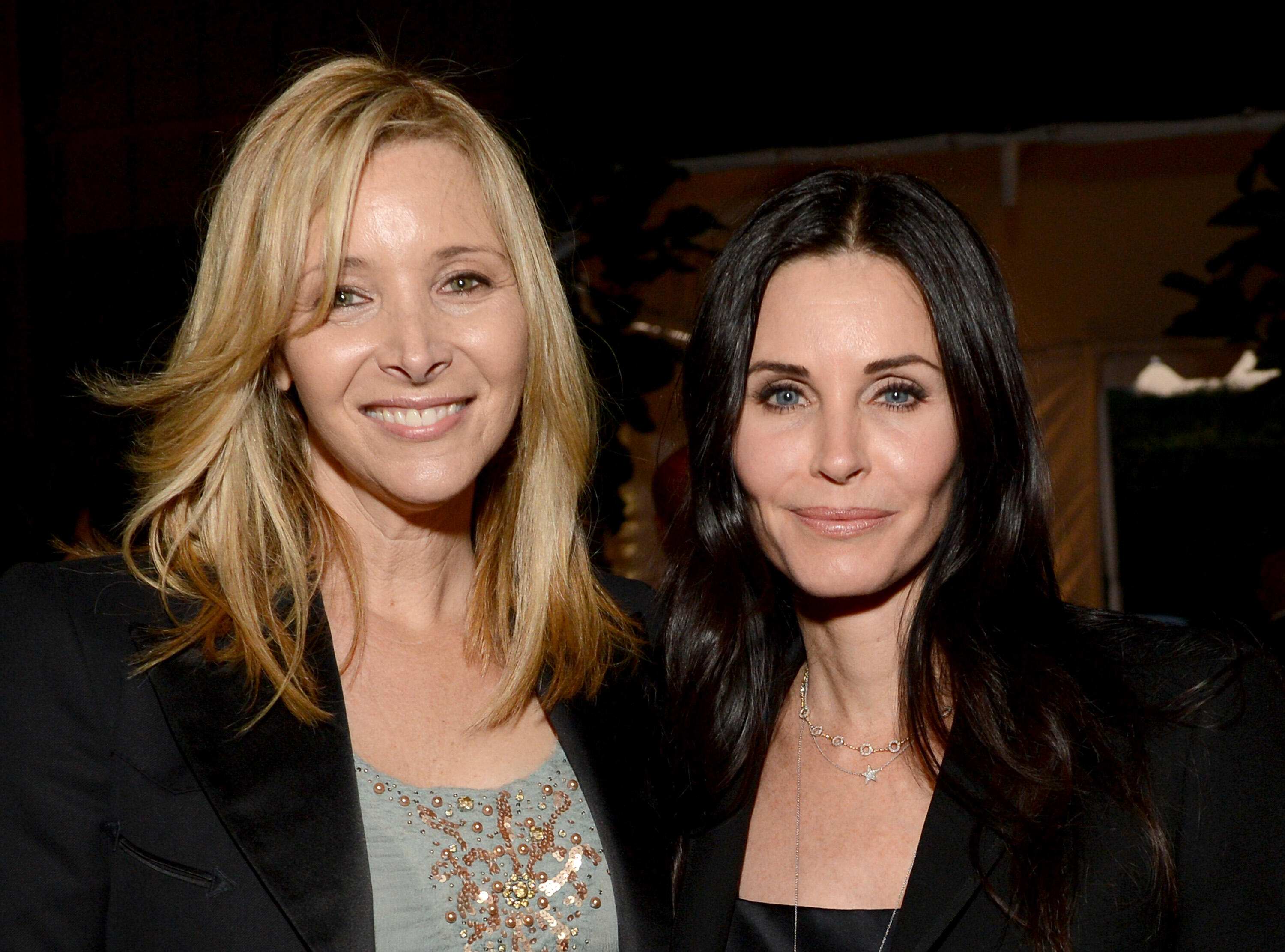 Courteney Cox Shared A Hilarious Friends Meme That Will Make You Lol Iheartradio