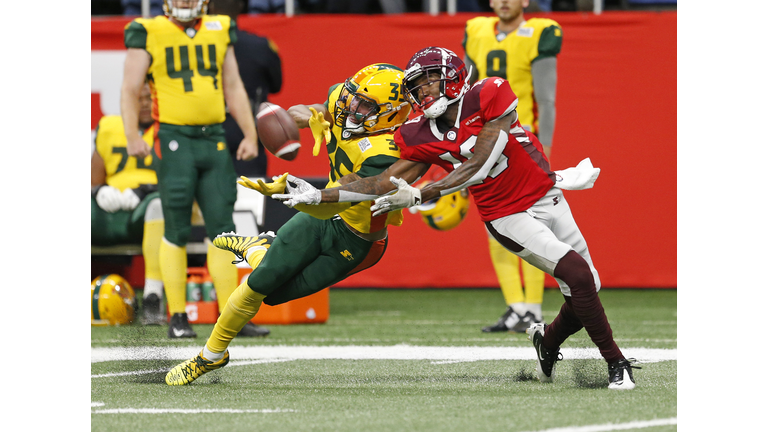 SAN ANTONIO, TX - MARCH 31: Shaquille Richardson #35 of the Arizona Hotshots breaks up a pass intended for Alonzo Moore #19 of the San Antonio Commanders at Alamodome on March 31, 2019 in San Antonio, Texas. (Photo by Ronald Cortes//Getty Images)