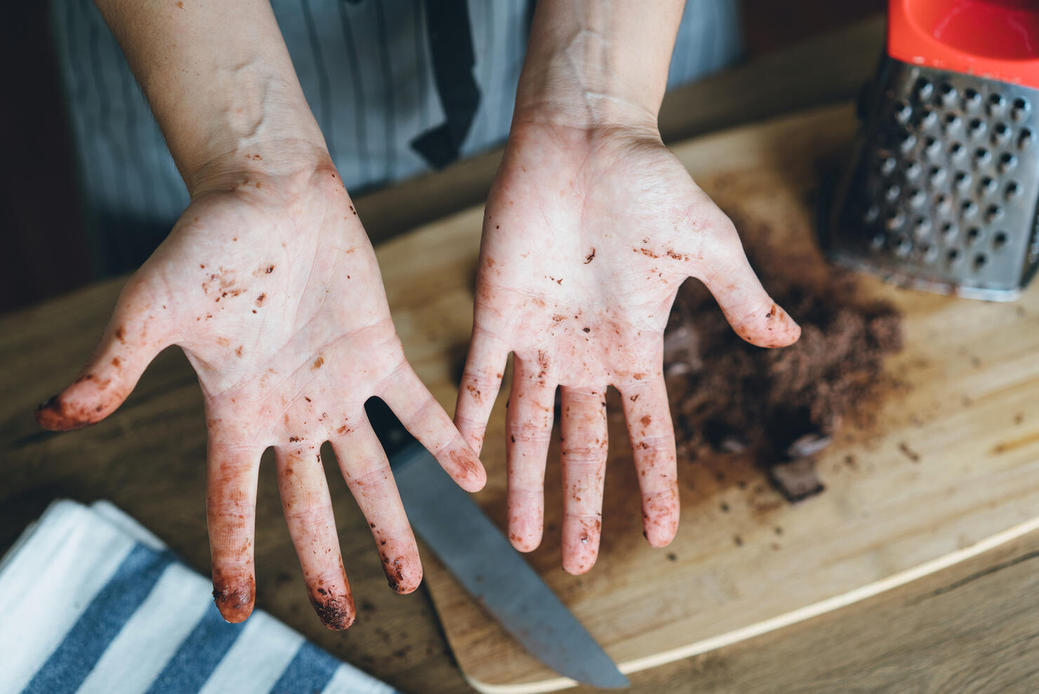 Dirty hands with chocolate