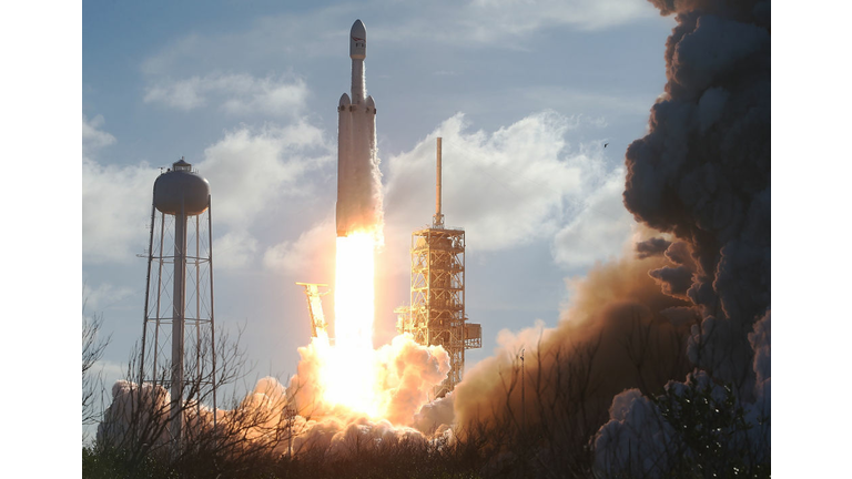 SpaceX to Attempt 1st Commercial Launch of Falcon Heavy Rocket