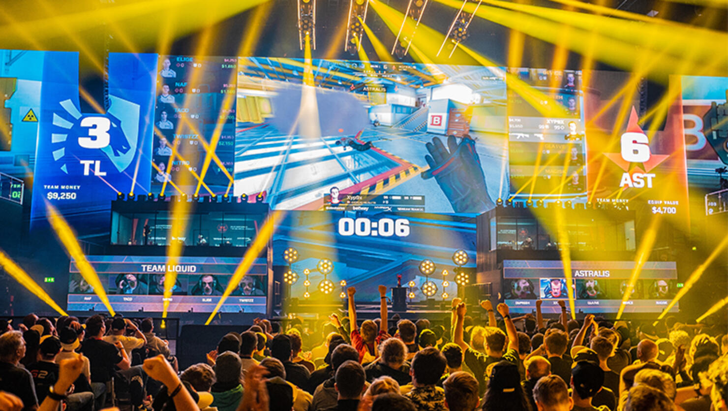 Fans are enjoying the games, FaceIt Major at The SSE Arena, Wembley 