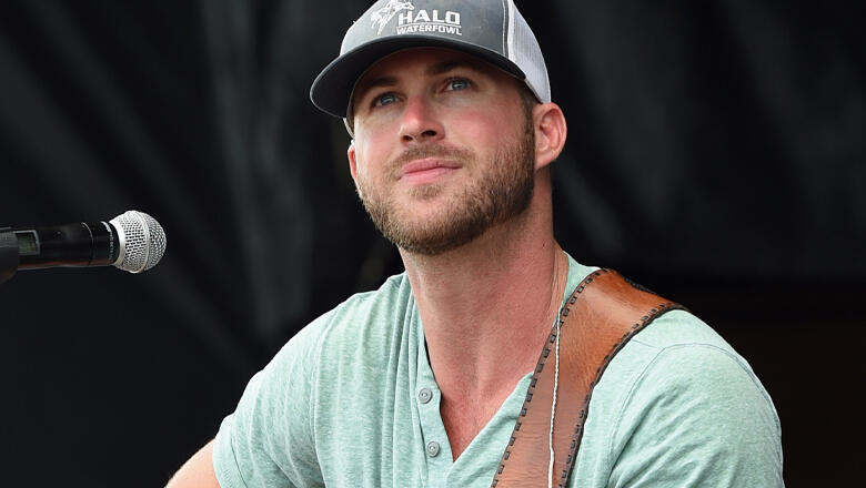 Country Star Riley Green Shows Off His Abs in Shirtless Photos