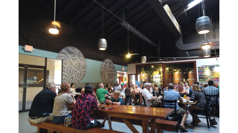 Full house at Maui Brewing Co.