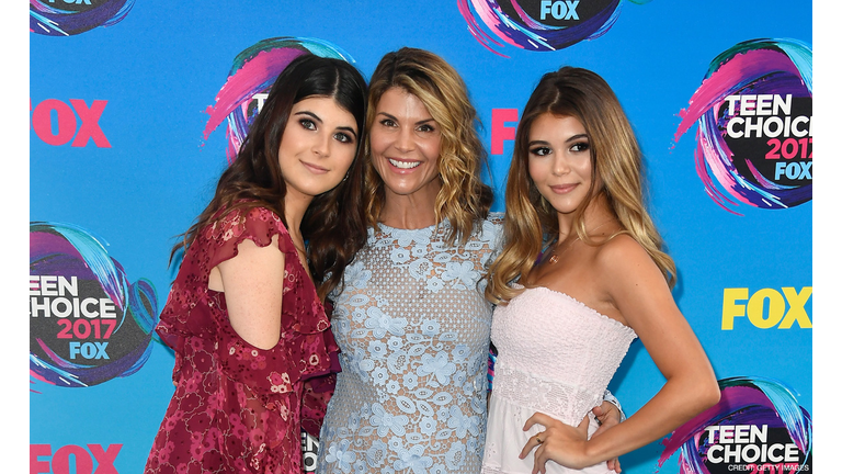 Isabella Giannulli, Lori Loughlin and Olivia Giannulli attend the Teen Choice Awards 2017 at Galen Center on August 13, 2017 in Los Angeles, California. (Photo by Frazer Harrison/Getty Images)