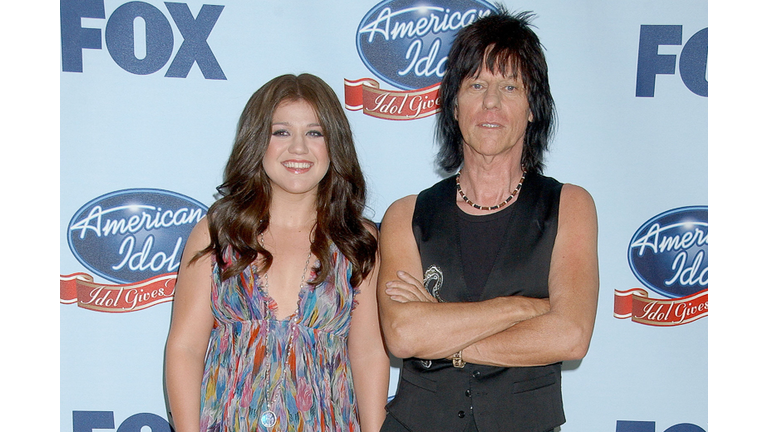 "American Idol" Gives Back - Photo Room