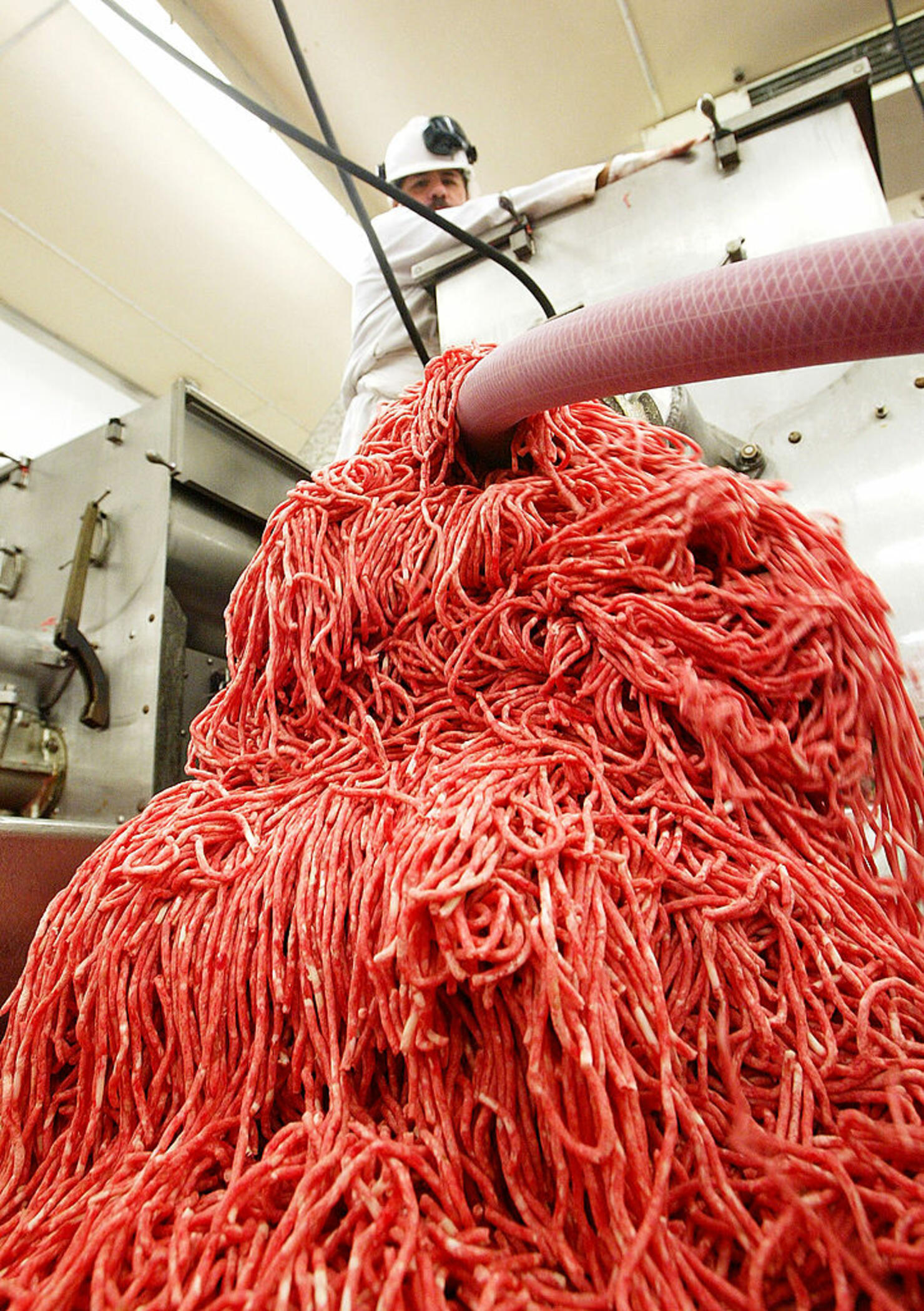 Over 165,000 pounds of ground beef recalled amid E. coli outbreak