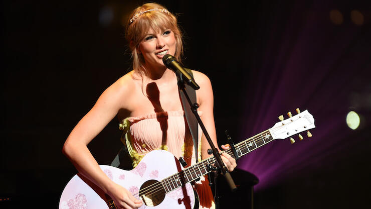 Looking Back At Taylor Swifts 10 Greatest Accomplishments