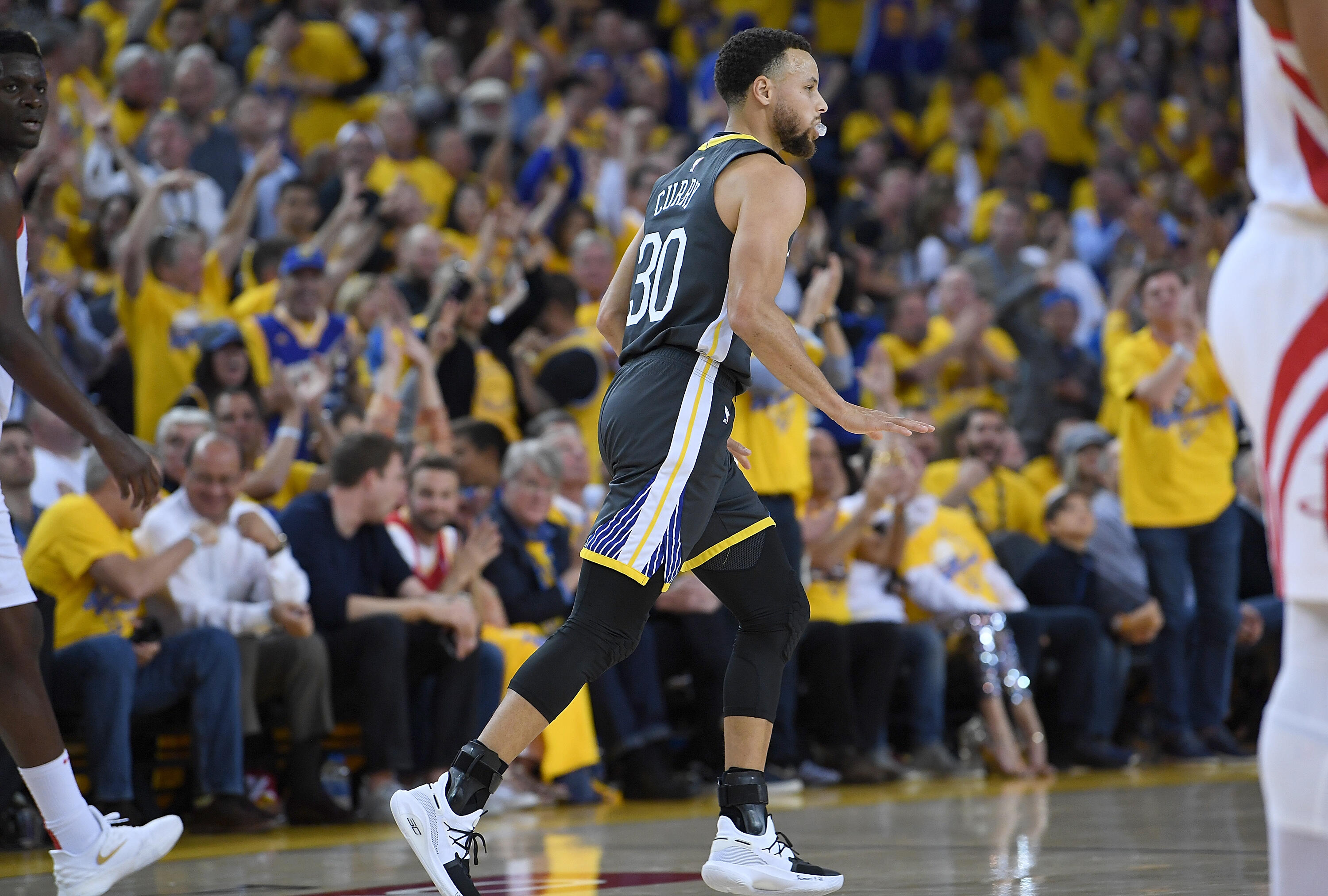 Did you see Steph Curry's finger injury?! This picture is not for the weak! - Thumbnail Image