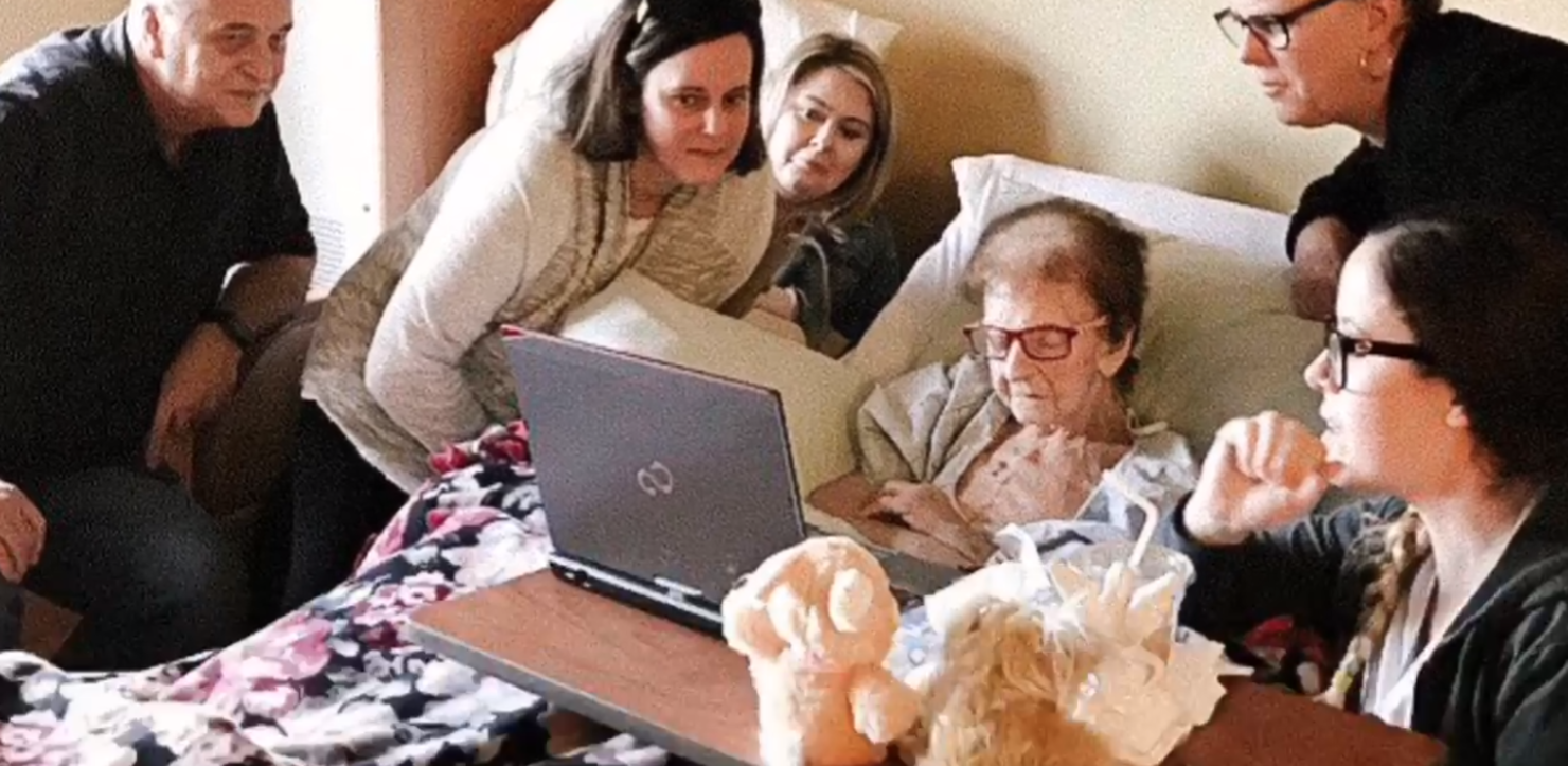 Game of thrones fan in hospice gets ten video  messages sent to her by the cast