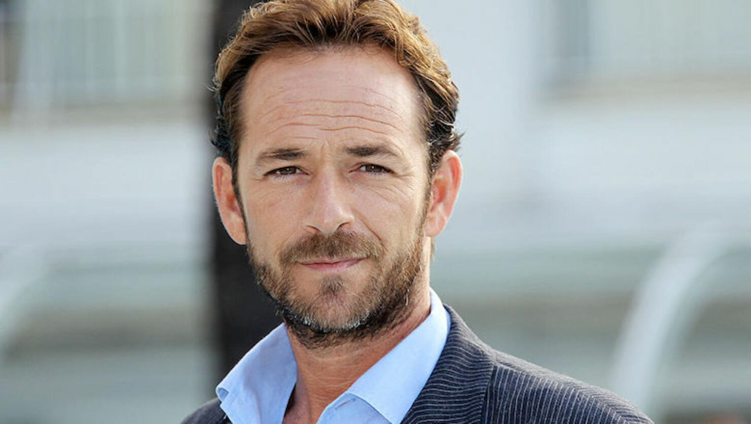 Actor Luke Perry poses during the TV ser