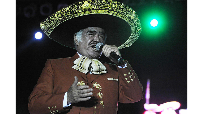 Mexican singer Vicente Fernández perform