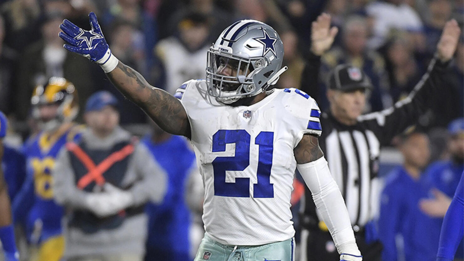 On fourth-and-1, Dallas Cowboys head coach Jason Garrett goes for it and running back Ezekiel Elliott (21) picks it up during the first quarter against the Los Angeles Rams in the NFL Divisional Round at the Los Angeles Memorial Coliseum on Saturday, Jan.