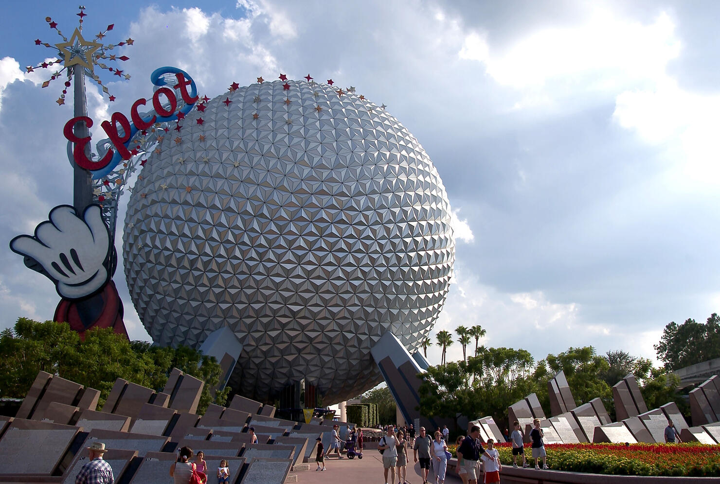 disney-now-serves-boozy-cocktail-popsicles-in-epcot-s-italy-pavilion