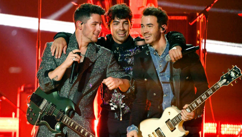 Jonas Brothers Return To 'SNL' With A Throwback Hit, Acting Cameo ...