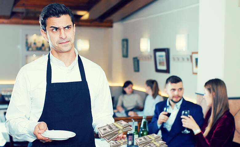 Waiter Gets Stiffed On Tip Still Returns 424 000 Customer Left Behind