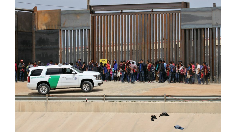 TOPSHOT-MEXICO-US-MIGRATION-BORDER