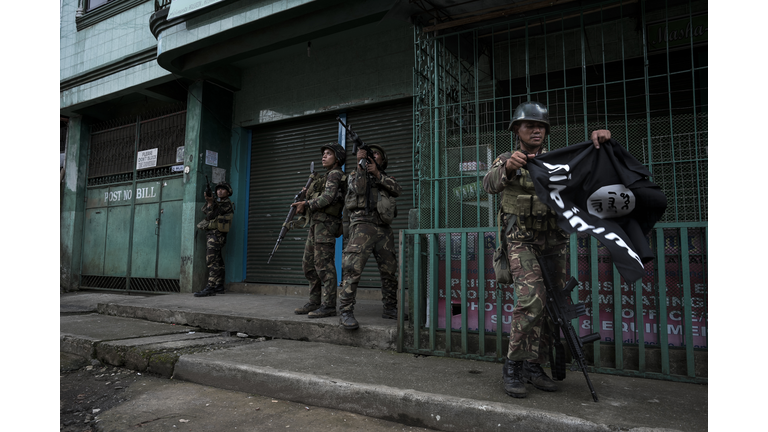 Filipino Troops Battle ISIS Militants In Marawi City