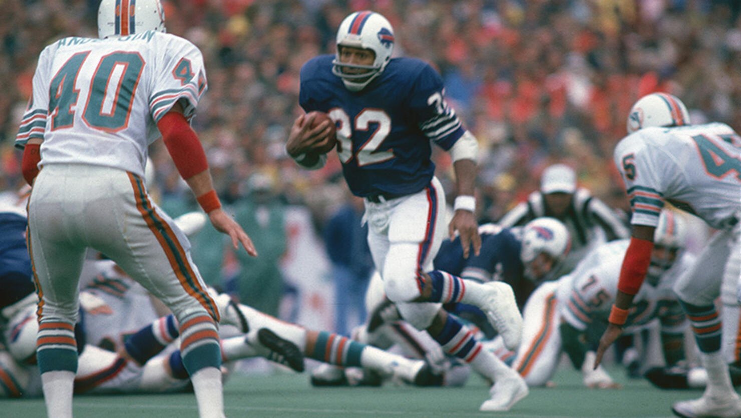 O.J. Simpson (32) sits alone on the Buffalo Bills bench while his defensive  squad battles the New York Giants in vain during final minutes of play  Monday night at Rich Stadium in