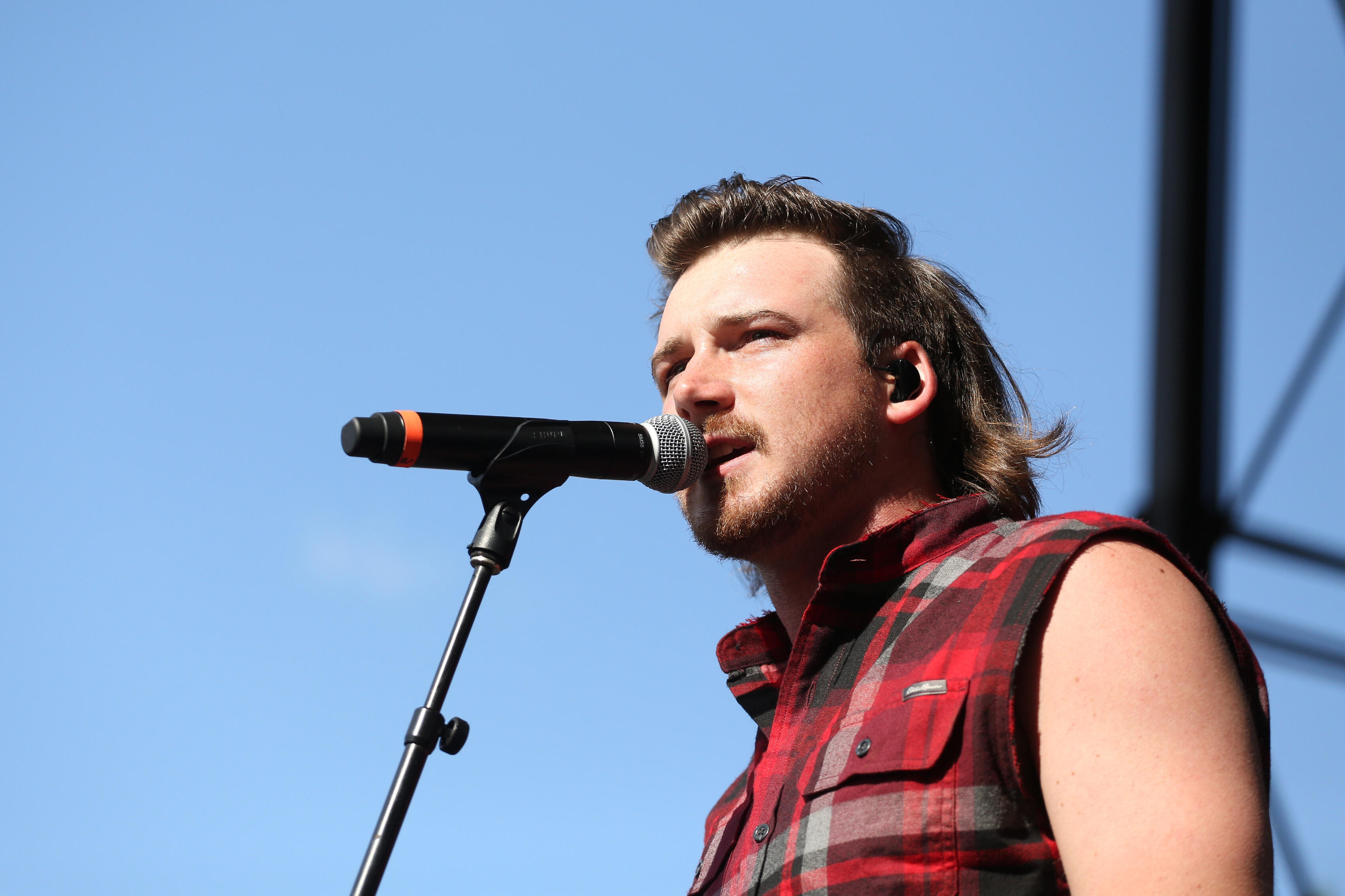 Morgan Wallen Rocks The Mullet | Nashville Now | 94.9 The Bull