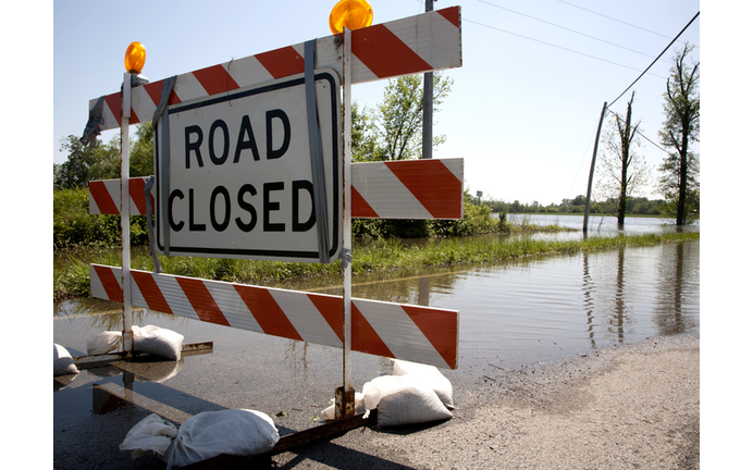 Flood closing highway