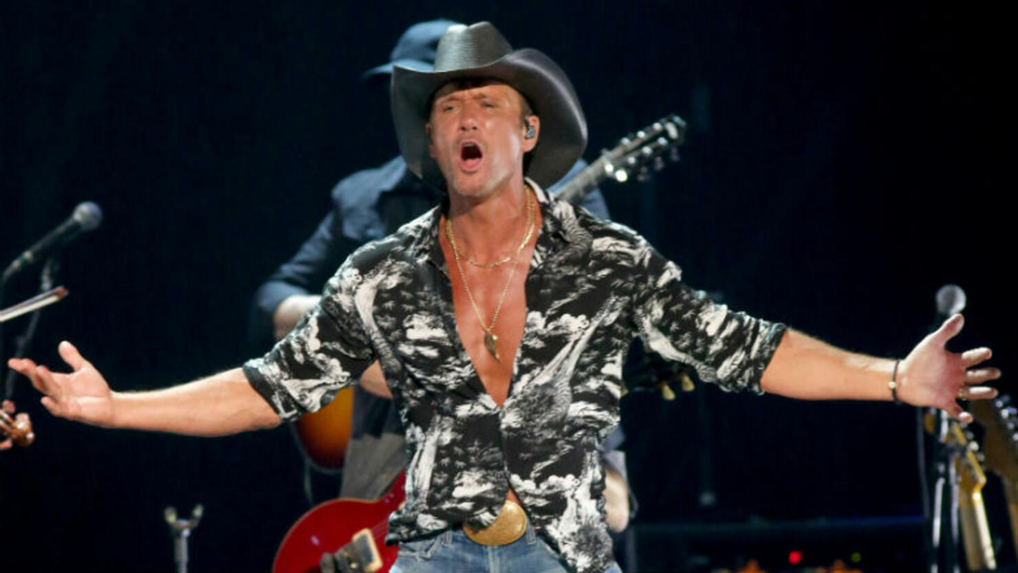 Tim Mcgraw Shows Off Ripped Body In Shirtless Instagram Post Iheart