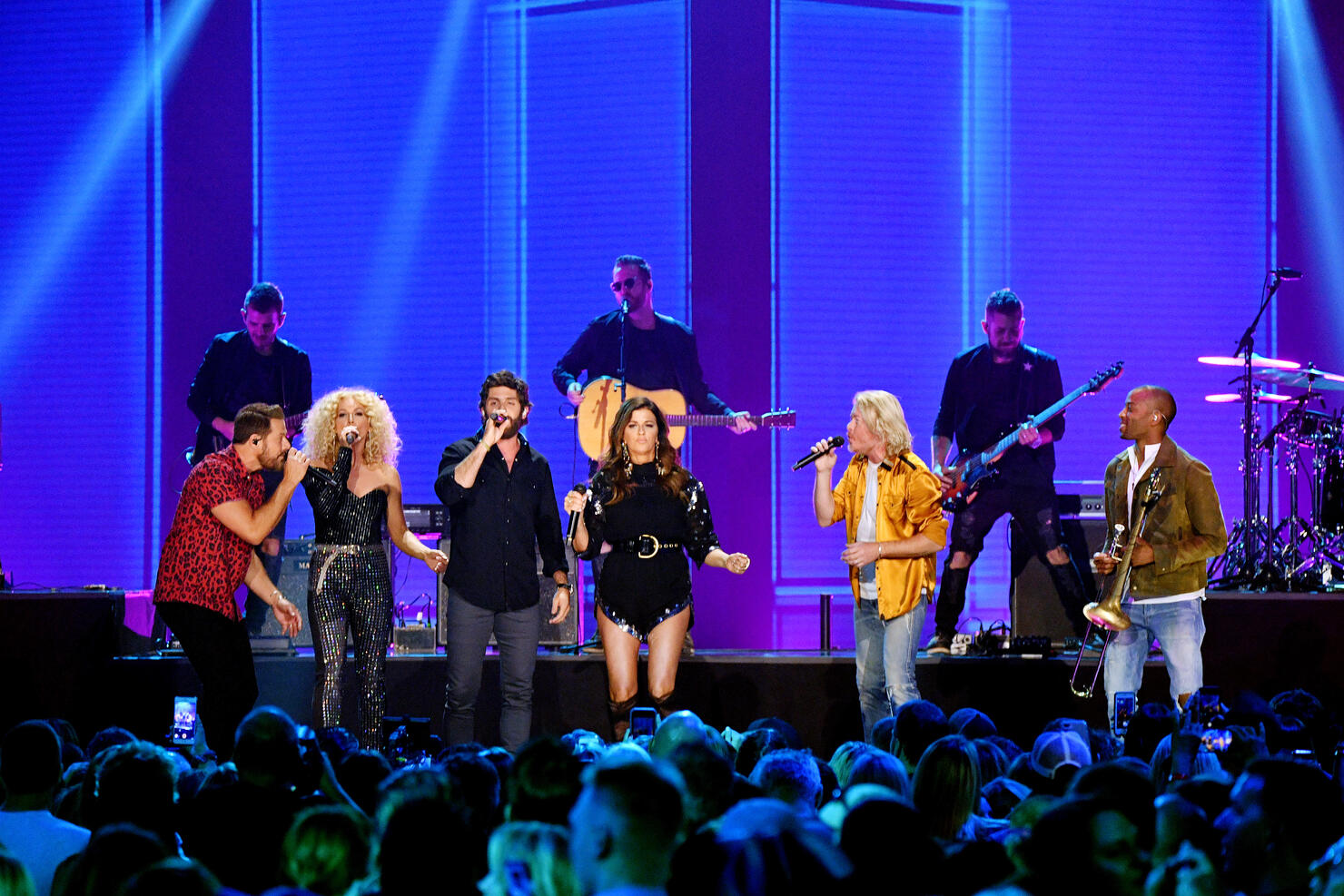 Thomas Rhett & Little Big Town Perform 'Don't Threaten Me With A Good ...