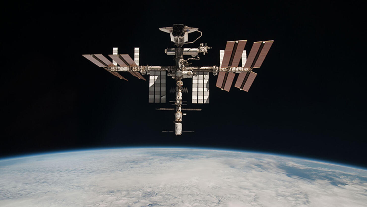 Endeavour Orbits Earth Docked To International Space Station