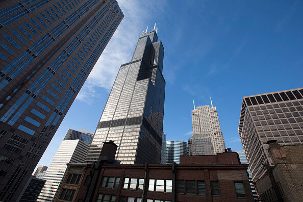 Glass Floor Of Chicago S Tallest Building Shatters Under