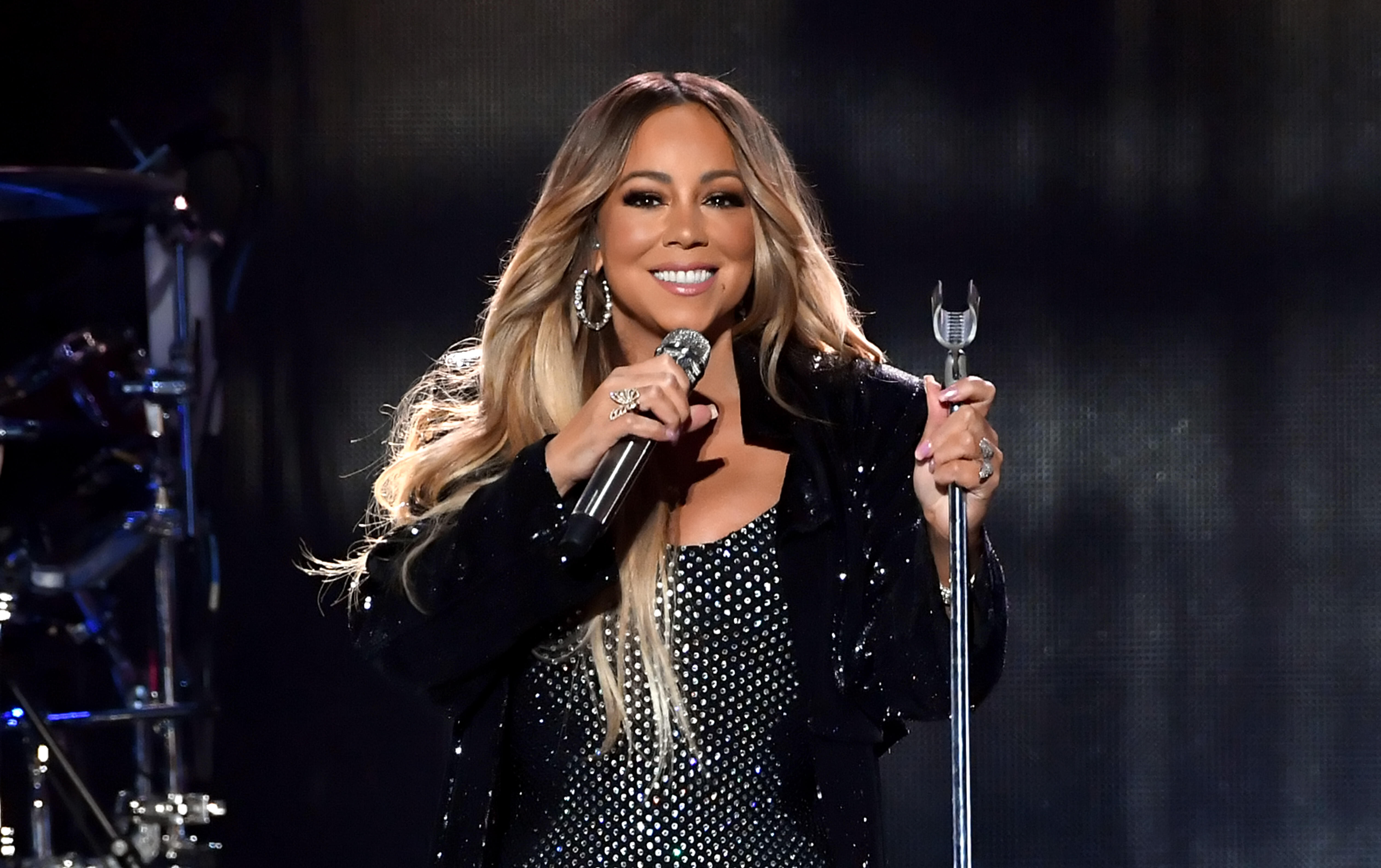 Талида певица. Mariah Carey. Певица Мэрайя Кэри. Мэрайя Кэри фото. Мэрайя Кэри с микрофоном.