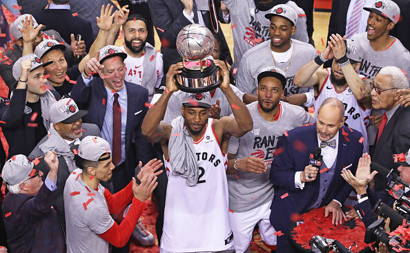 Kawhi Leonard led his Toronto Raptors to victory!