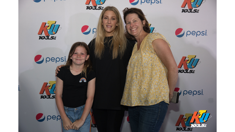 PHOTOS: Ellie Goulding Meet Fans Backstage at KTUphoria