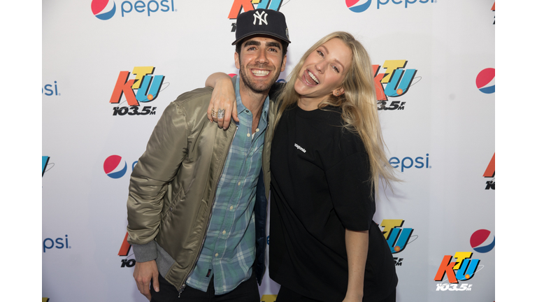 PHOTOS: Ellie Goulding Meet Fans Backstage at KTUphoria