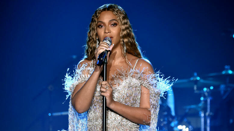 Beyonce Meets Nala From Broadway's 'Lion King' Ahead Of Disney Remake - Thumbnail Image