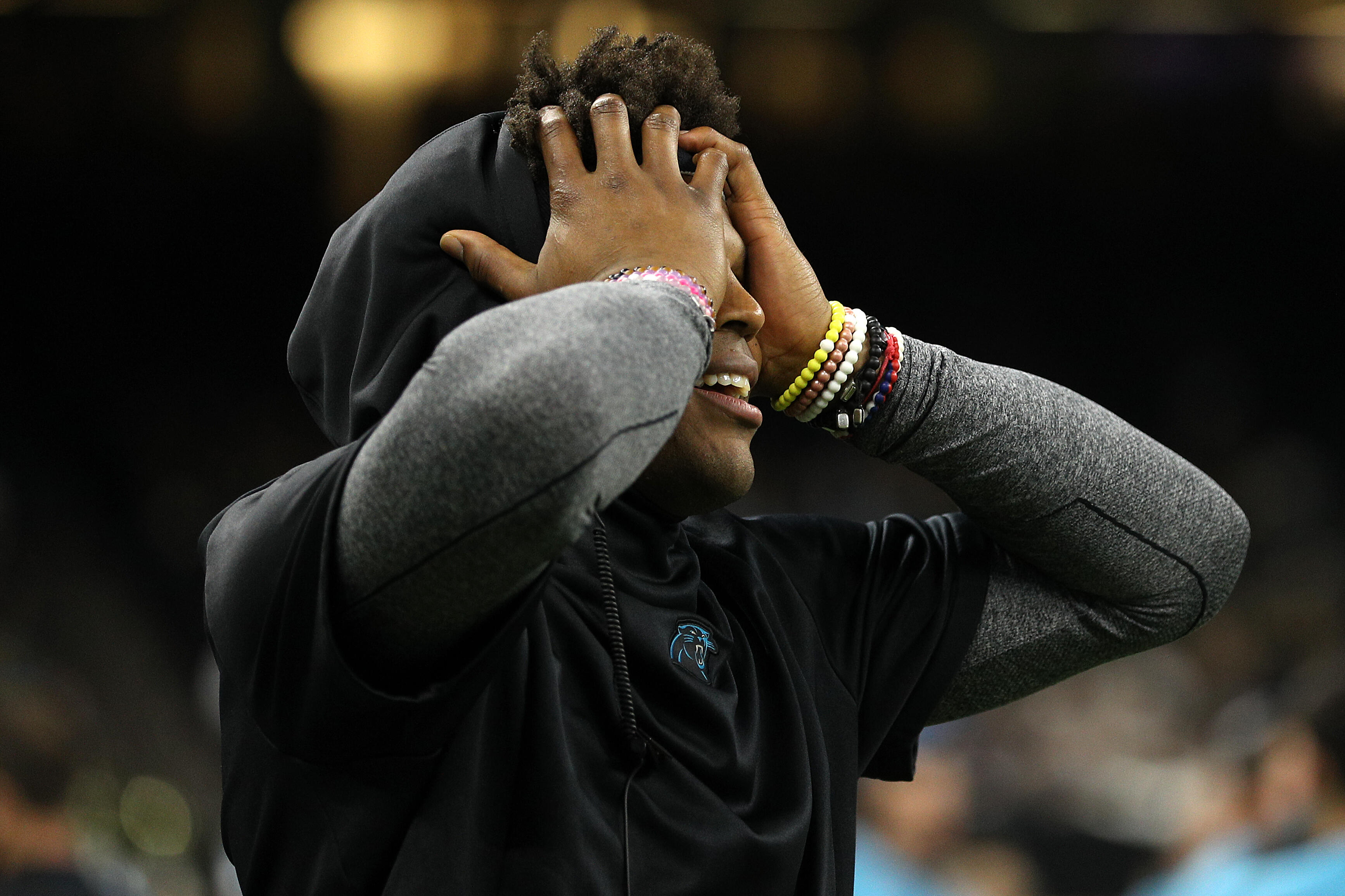 Guy turns down 1500 bucks to change seats on a flight. Video here!  - Thumbnail Image