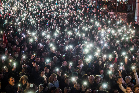 Yup, people use their smartphones to light up a crowds now.