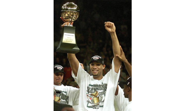 Tim Duncan holds MVP trophy