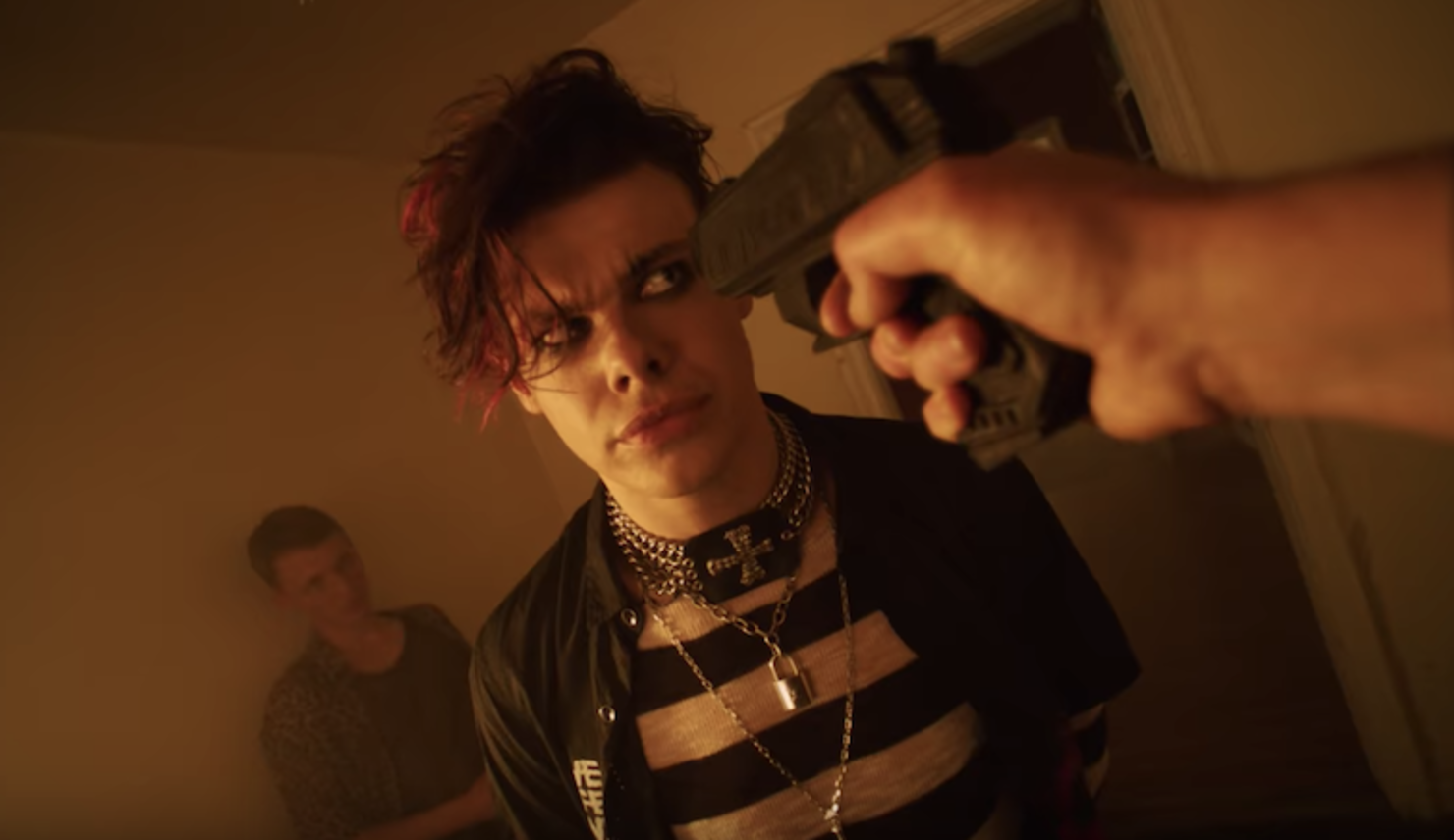 Parents yungblud текст. Янгблад Доминик. Янгблад parents. YUNGBLUD parents. YUNGBLUD альбом.