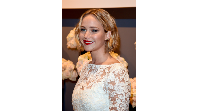 ELLE's 21st Annual Women In Hollywood Celebration - Roaming Inside