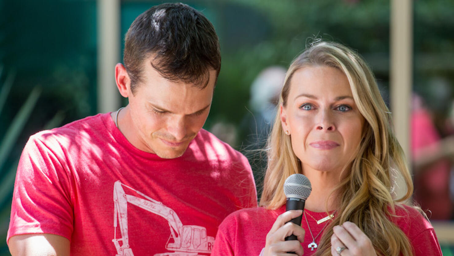 Granger Smith Visits Dell Children's To Present Donation In Memory Of His Son River