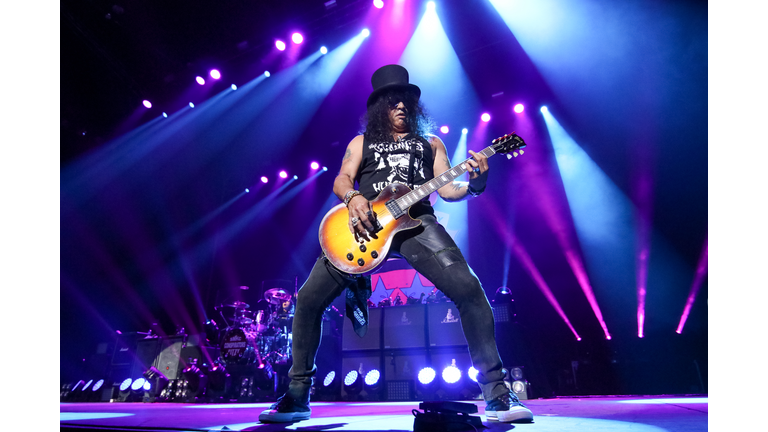 Slash Performs In Auckland