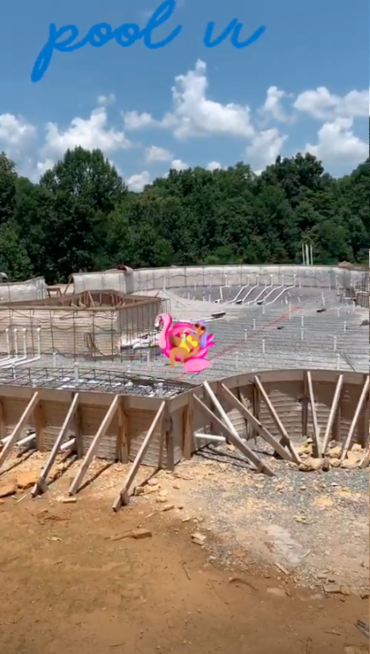 Jason Aldean's Wife Slammed By Trolls After Showing New House