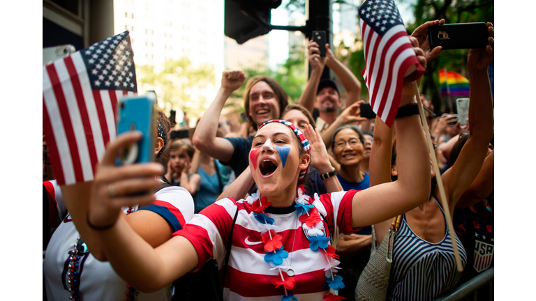 FBL-WC-2019-USA-WOMEN-PARADE